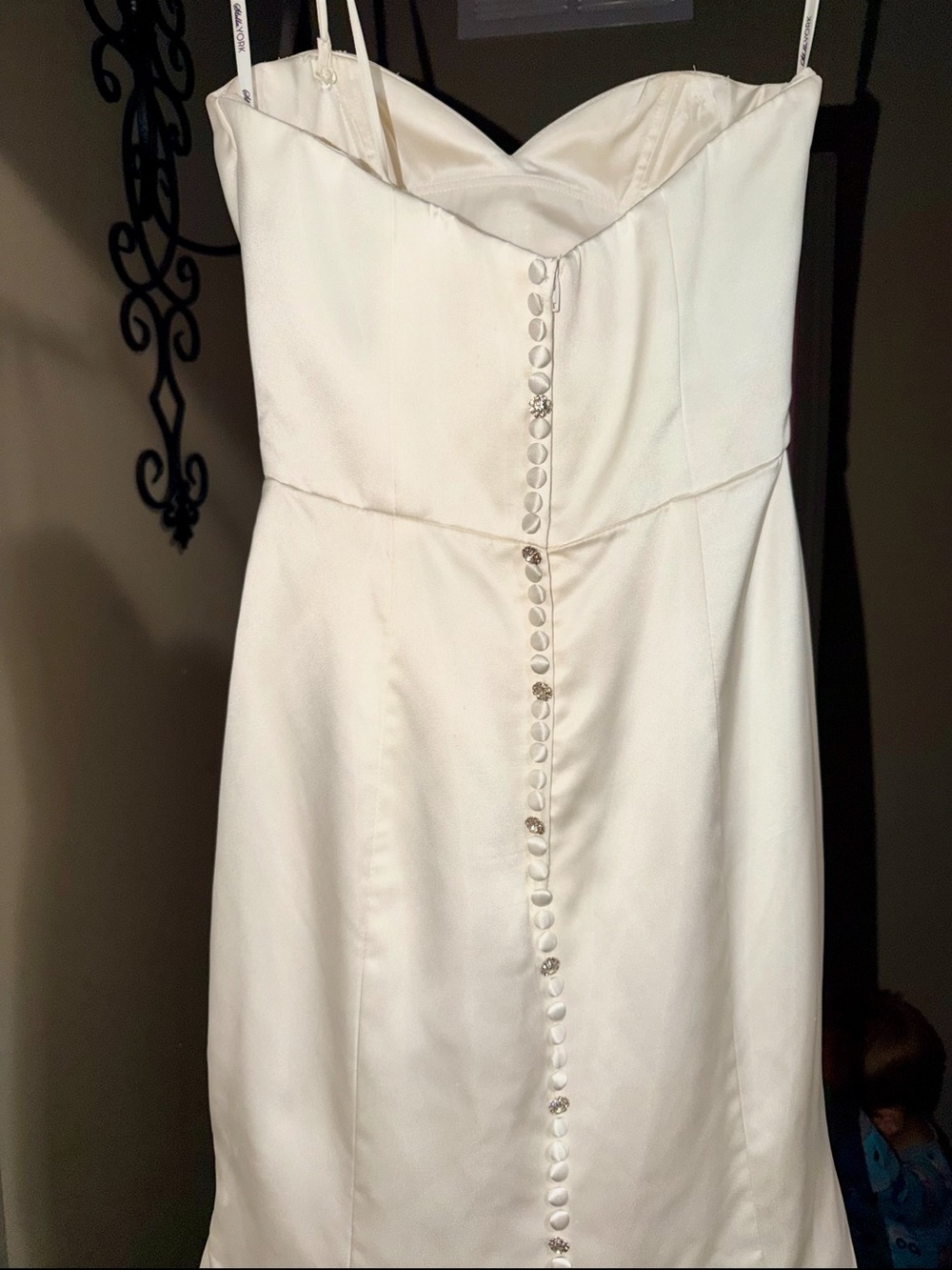 Elegant White Strapless Button-Front Wedding Dress